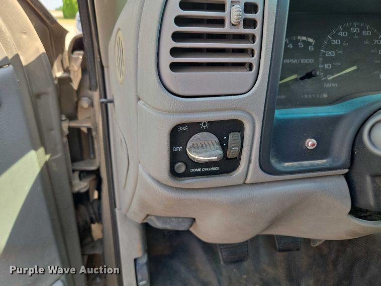 image for item EU3715 2000 Chevrolet C3500 Crew Cab pickup truck