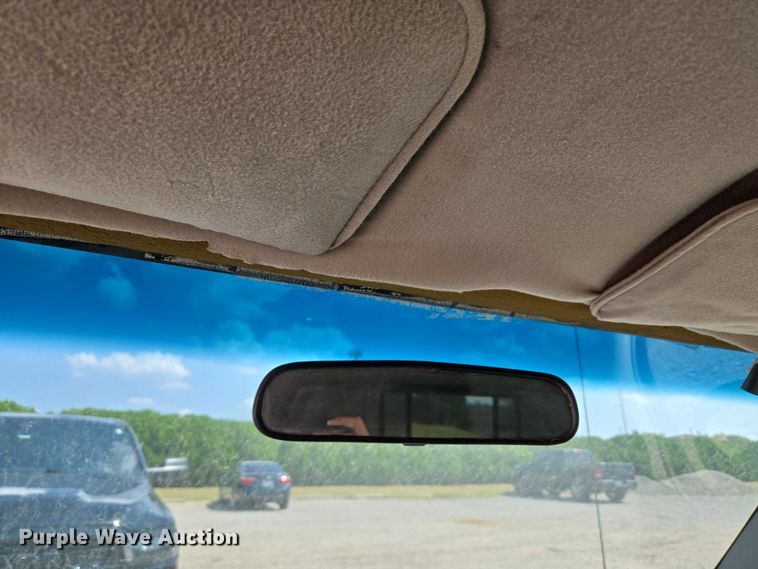 image for item EU3715 2000 Chevrolet C3500 Crew Cab pickup truck