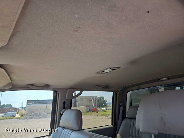 image for item EU3715 2000 Chevrolet C3500 Crew Cab pickup truck