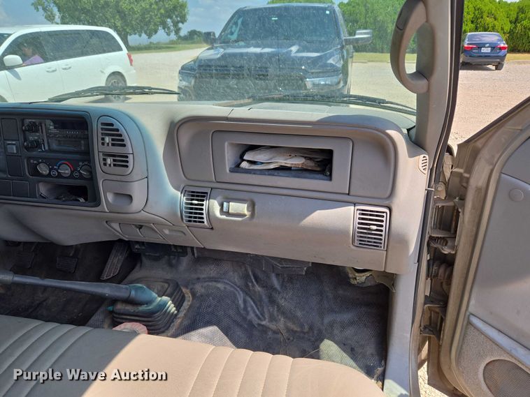 image for item EU3715 2000 Chevrolet C3500 Crew Cab pickup truck