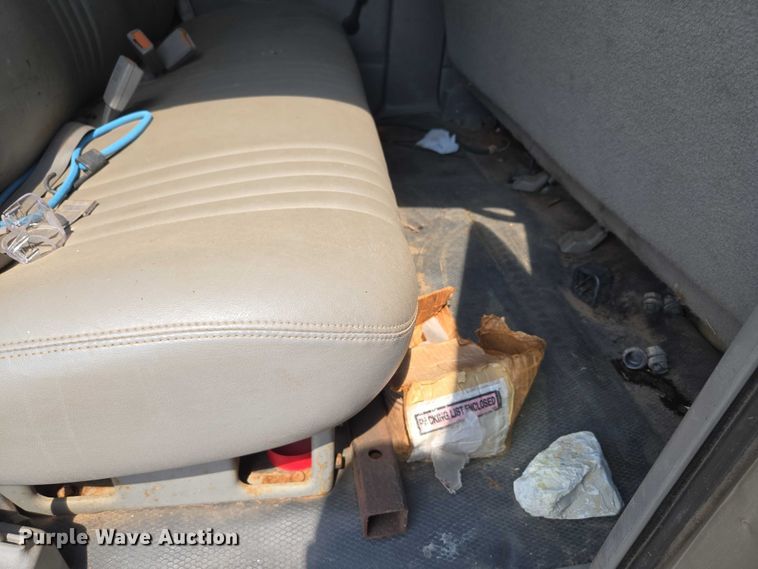 image for item EU3715 2000 Chevrolet C3500 Crew Cab pickup truck