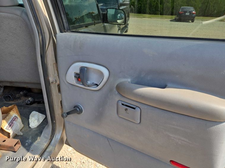 image for item EU3715 2000 Chevrolet C3500 Crew Cab pickup truck