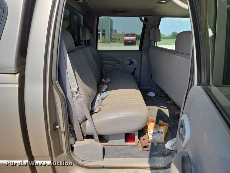 image for item EU3715 2000 Chevrolet C3500 Crew Cab pickup truck