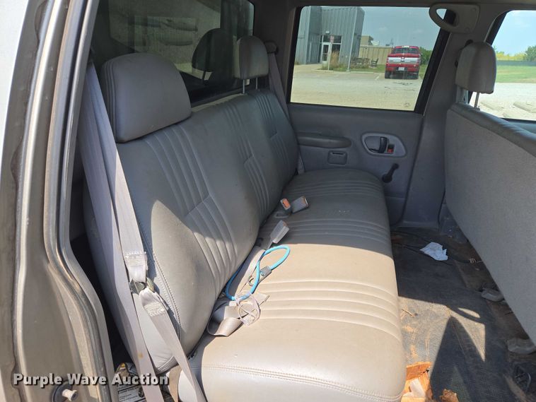 image for item EU3715 2000 Chevrolet C3500 Crew Cab pickup truck