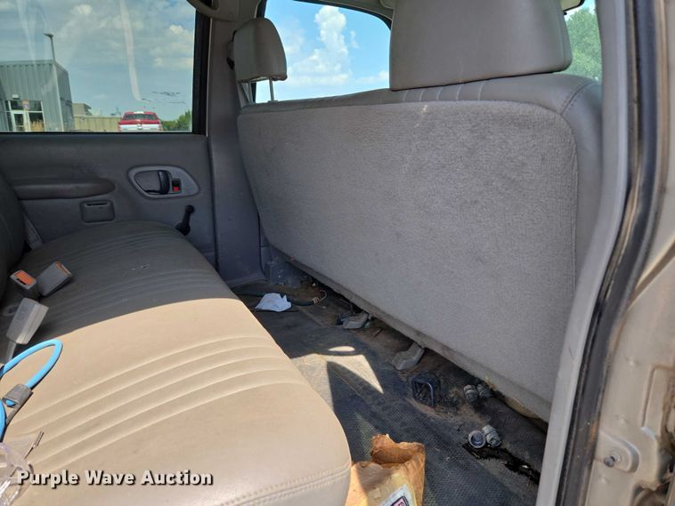 image for item EU3715 2000 Chevrolet C3500 Crew Cab pickup truck