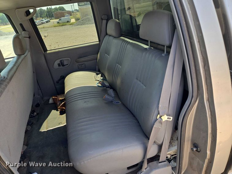 image for item EU3715 2000 Chevrolet C3500 Crew Cab pickup truck