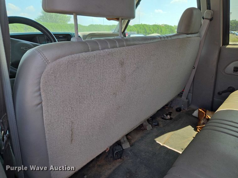 image for item EU3715 2000 Chevrolet C3500 Crew Cab pickup truck