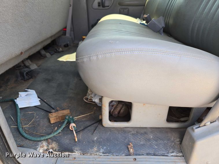 image for item EU3715 2000 Chevrolet C3500 Crew Cab pickup truck