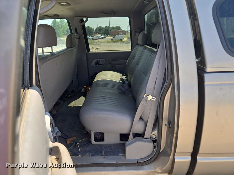 image for item EU3715 2000 Chevrolet C3500 Crew Cab pickup truck