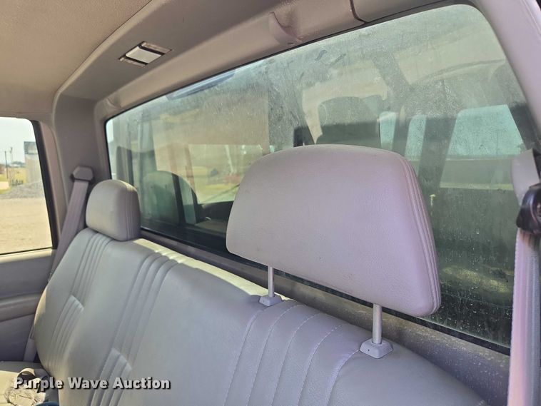 image for item EU3715 2000 Chevrolet C3500 Crew Cab pickup truck