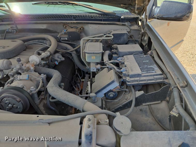 image for item EU3715 2000 Chevrolet C3500 Crew Cab pickup truck