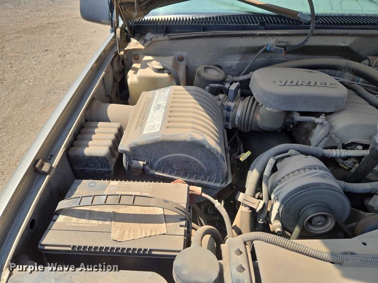 image for item EU3715 2000 Chevrolet C3500 Crew Cab pickup truck