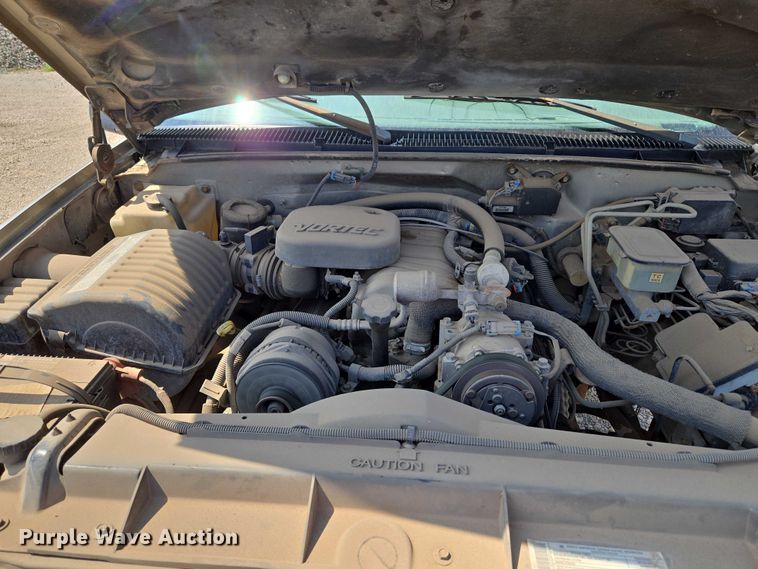 image for item EU3715 2000 Chevrolet C3500 Crew Cab pickup truck