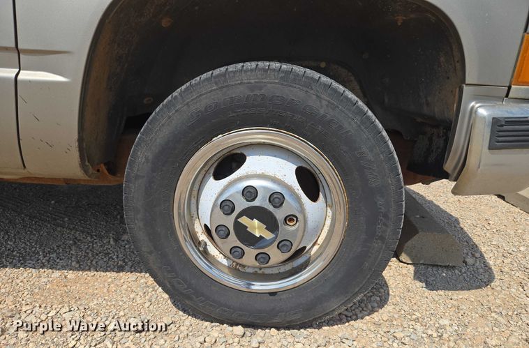 image for item EU3715 2000 Chevrolet C3500 Crew Cab pickup truck