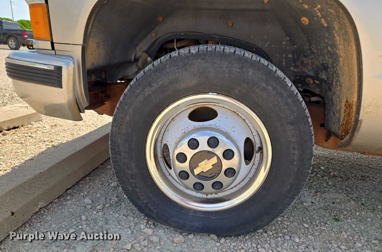 image for item EU3715 2000 Chevrolet C3500 Crew Cab pickup truck