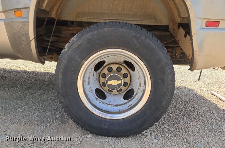 image for item EU3715 2000 Chevrolet C3500 Crew Cab pickup truck