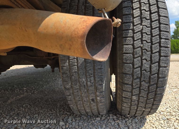 image for item EU3715 2000 Chevrolet C3500 Crew Cab pickup truck