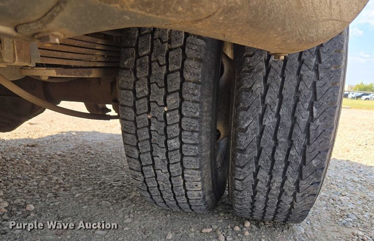 image for item EU3715 2000 Chevrolet C3500 Crew Cab pickup truck