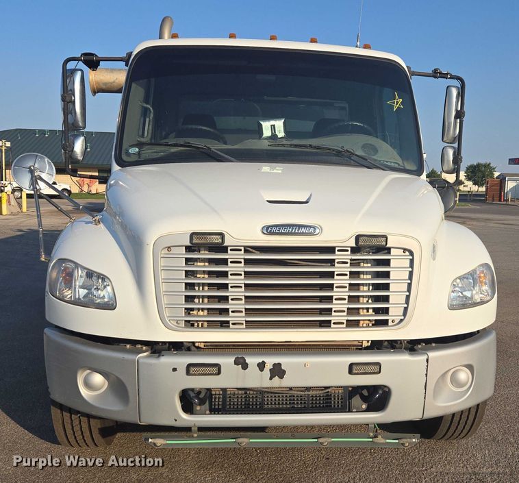 image for item EU4589 2015 Freightliner Business Class M2 street sweeper truck