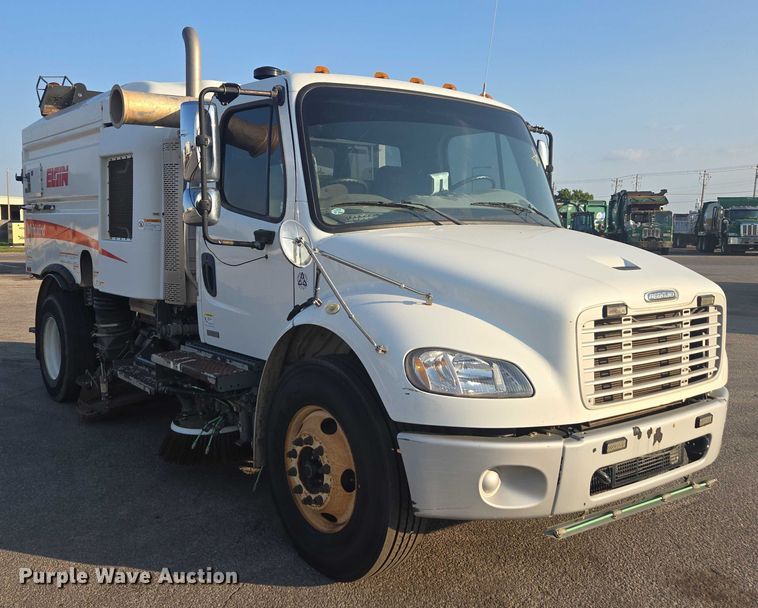 image for item EU4589 2015 Freightliner Business Class M2 street sweeper truck