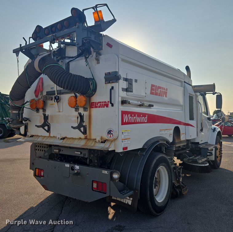 image for item EU4589 2015 Freightliner Business Class M2 street sweeper truck