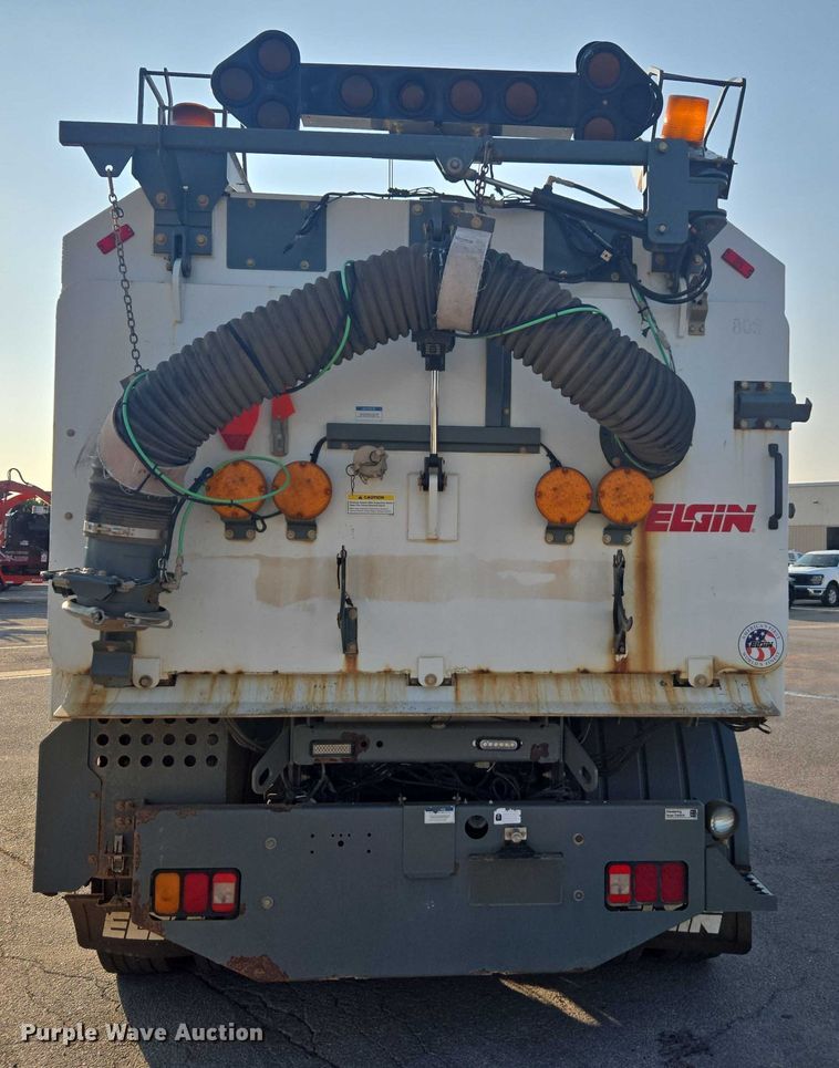 image for item EU4589 2015 Freightliner Business Class M2 street sweeper truck