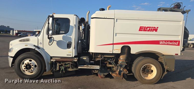 image for item EU4589 2015 Freightliner Business Class M2 street sweeper truck