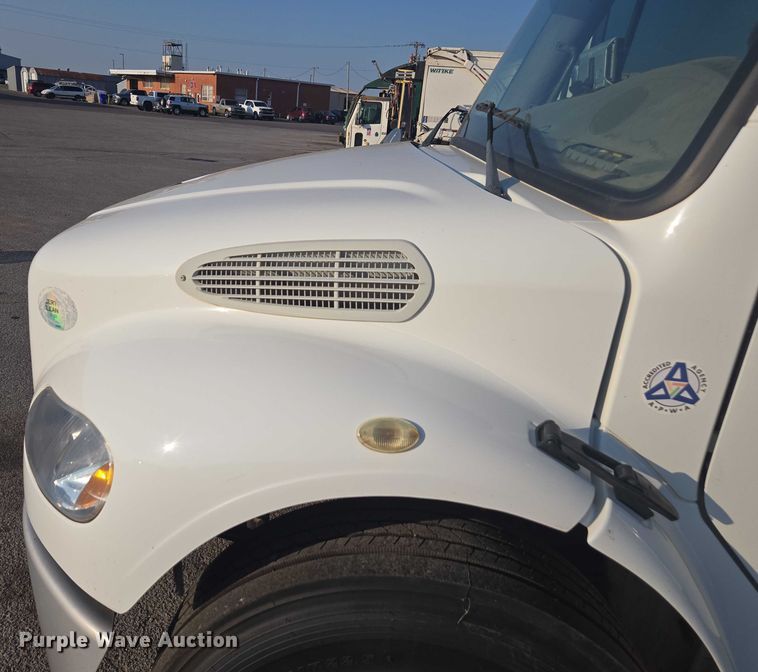 image for item EU4589 2015 Freightliner Business Class M2 street sweeper truck