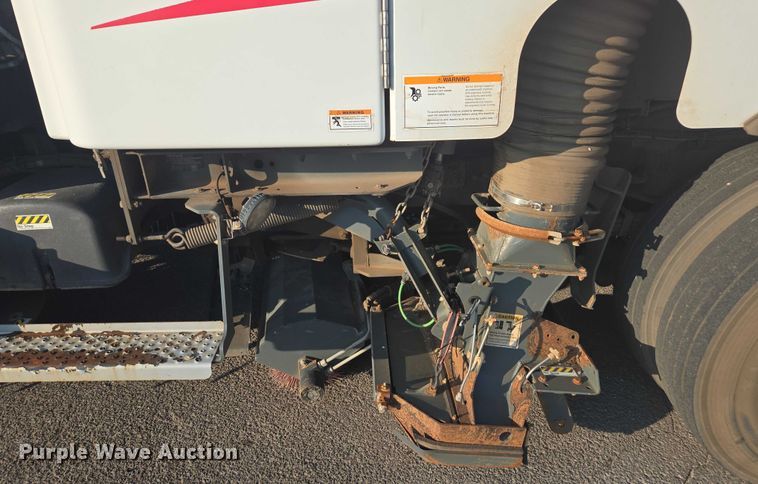 image for item EU4589 2015 Freightliner Business Class M2 street sweeper truck