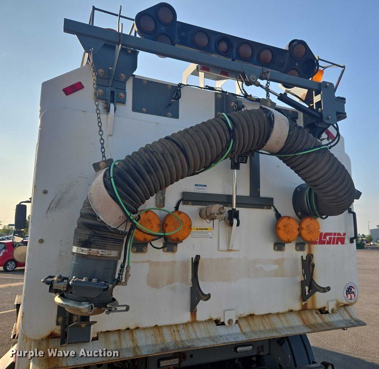 image for item EU4589 2015 Freightliner Business Class M2 street sweeper truck