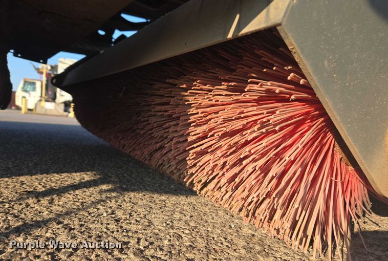 image for item EU4589 2015 Freightliner Business Class M2 street sweeper truck