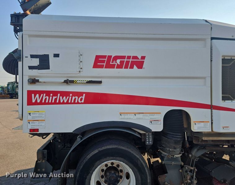 image for item EU4589 2015 Freightliner Business Class M2 street sweeper truck