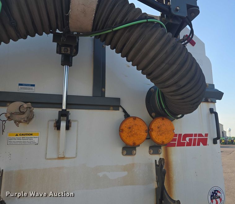 image for item EU4589 2015 Freightliner Business Class M2 street sweeper truck