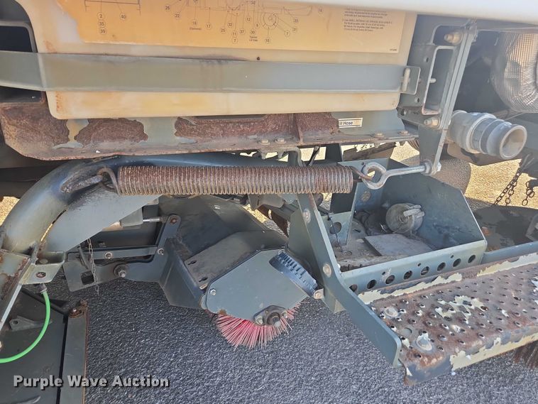 image for item EU4589 2015 Freightliner Business Class M2 street sweeper truck