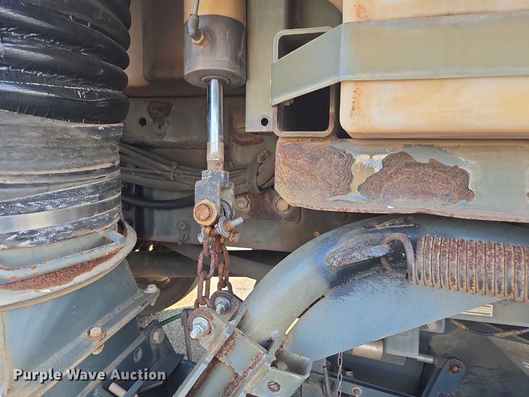 image for item EU4589 2015 Freightliner Business Class M2 street sweeper truck