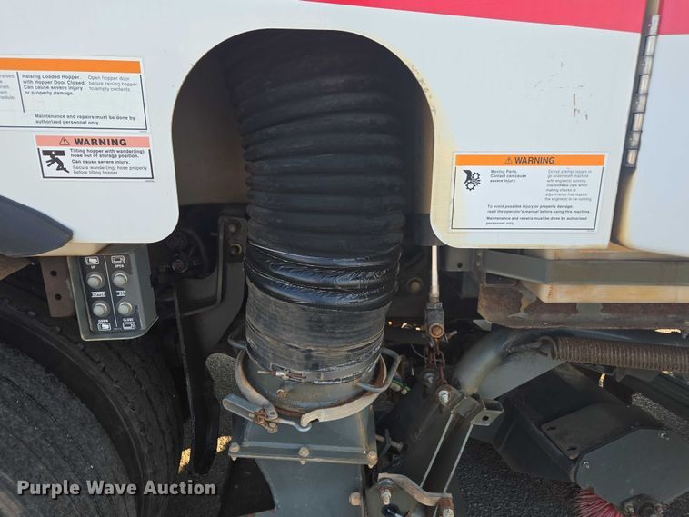 image for item EU4589 2015 Freightliner Business Class M2 street sweeper truck