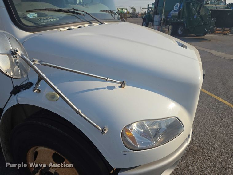 image for item EU4589 2015 Freightliner Business Class M2 street sweeper truck