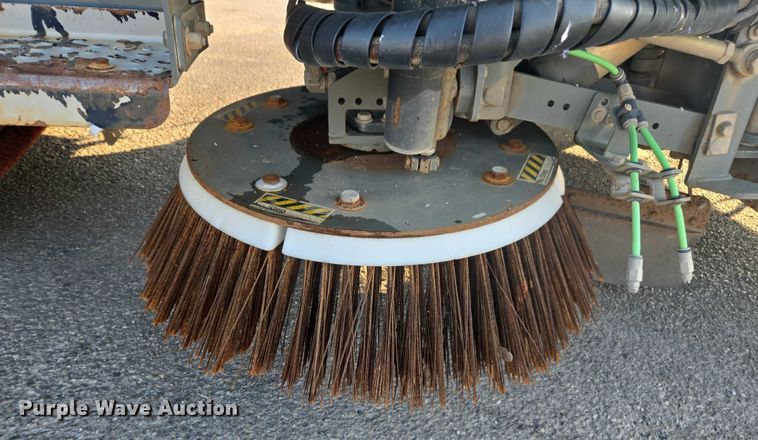 image for item EU4589 2015 Freightliner Business Class M2 street sweeper truck