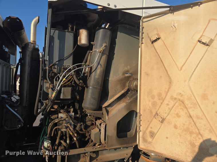 image for item EU4589 2015 Freightliner Business Class M2 street sweeper truck