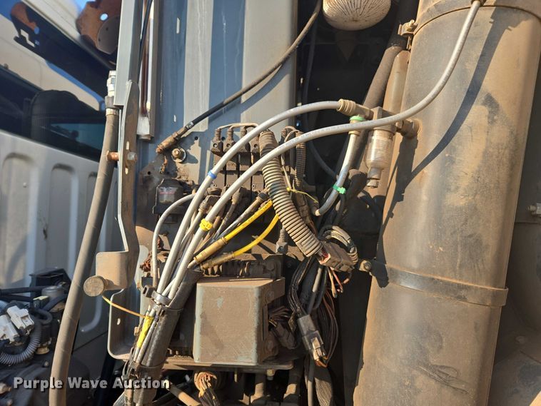 image for item EU4589 2015 Freightliner Business Class M2 street sweeper truck