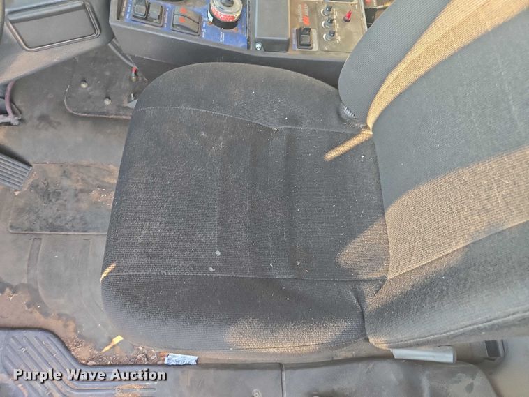 image for item EU4589 2015 Freightliner Business Class M2 street sweeper truck