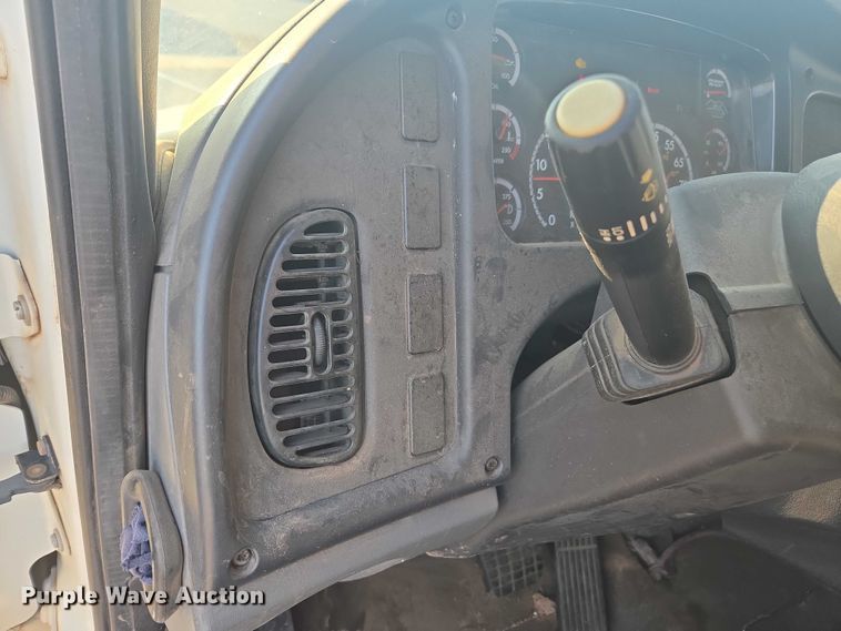 image for item EU4589 2015 Freightliner Business Class M2 street sweeper truck