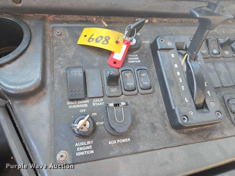 image for item EU4589 2015 Freightliner Business Class M2 street sweeper truck