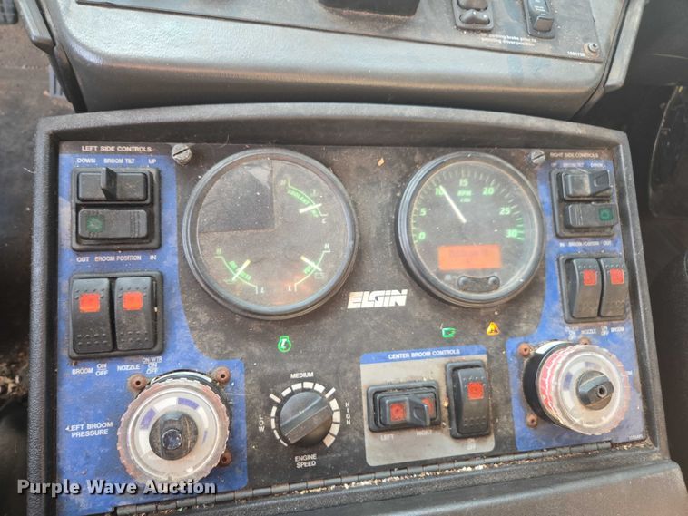 image for item EU4589 2015 Freightliner Business Class M2 street sweeper truck