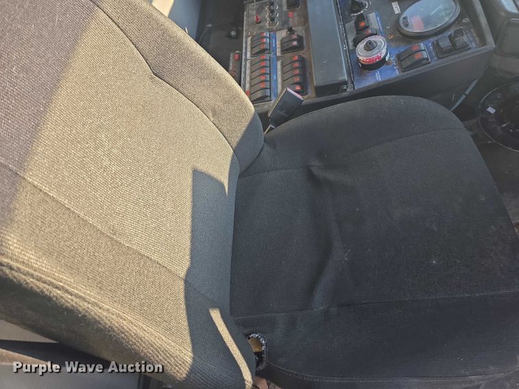 image for item EU4589 2015 Freightliner Business Class M2 street sweeper truck