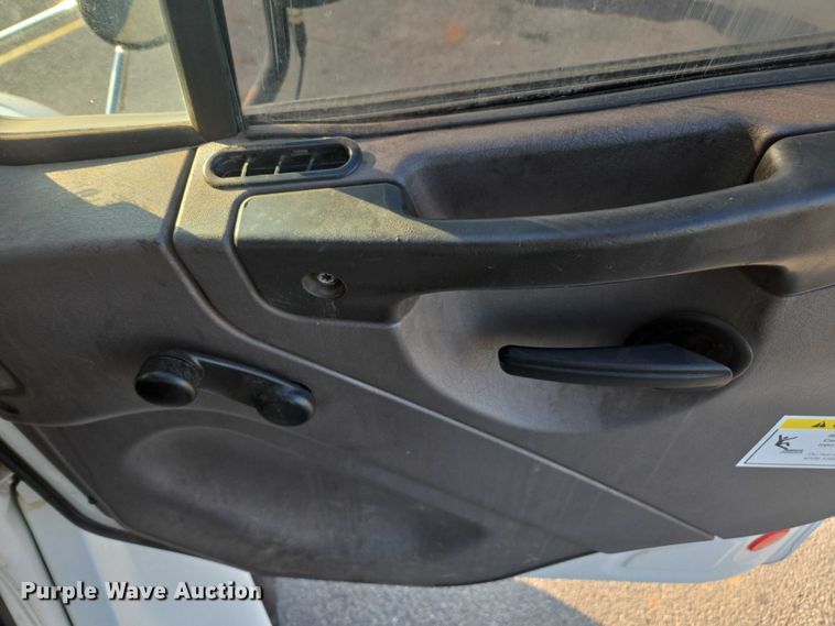 image for item EU4589 2015 Freightliner Business Class M2 street sweeper truck