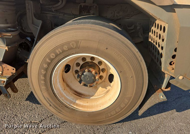 image for item EU4589 2015 Freightliner Business Class M2 street sweeper truck