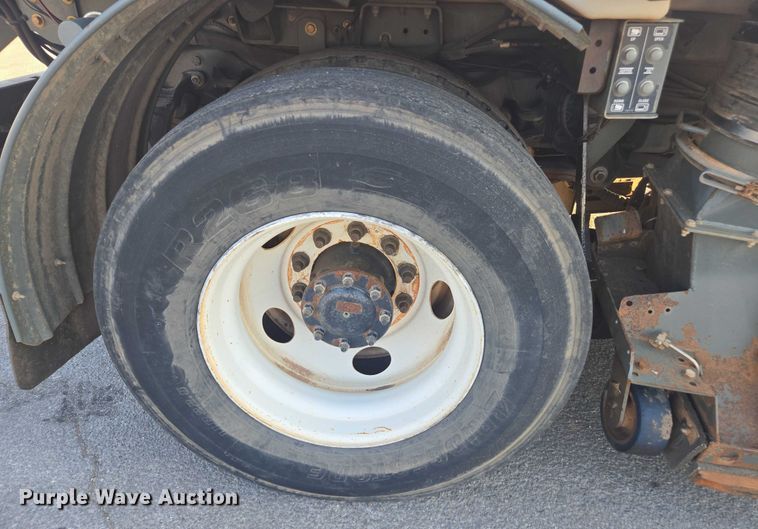 image for item EU4589 2015 Freightliner Business Class M2 street sweeper truck