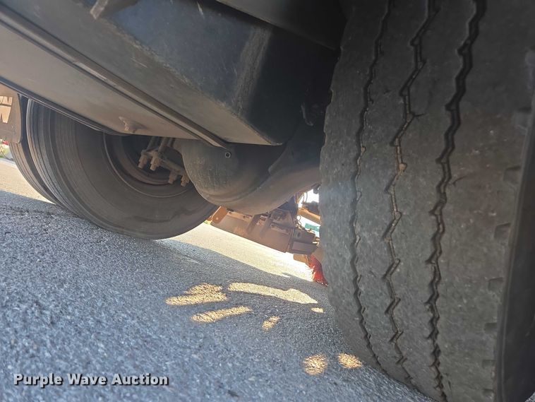 image for item EU4589 2015 Freightliner Business Class M2 street sweeper truck