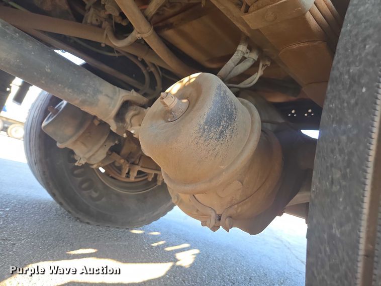 image for item EU4589 2015 Freightliner Business Class M2 street sweeper truck